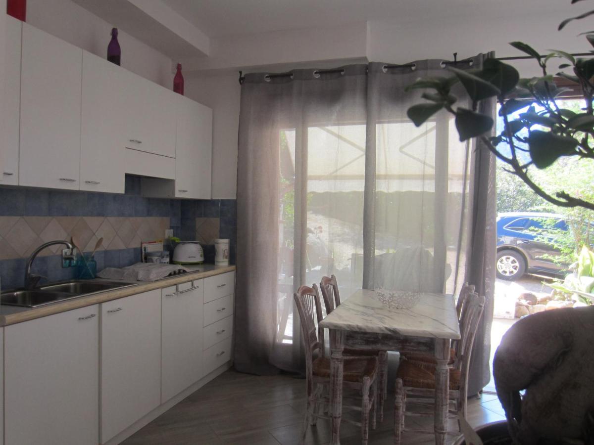 Monolocale San Pantaleo Apartman Kültér fotó
