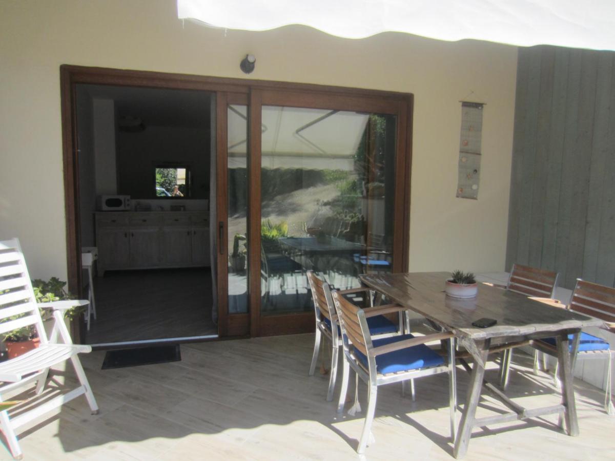 Monolocale San Pantaleo Apartman Kültér fotó