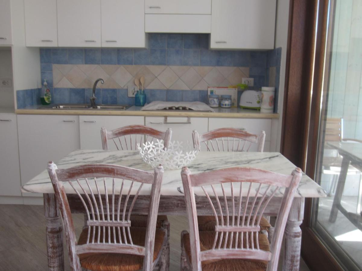 Monolocale San Pantaleo Apartman Kültér fotó