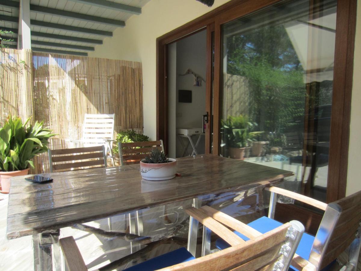 Monolocale San Pantaleo Apartman Kültér fotó